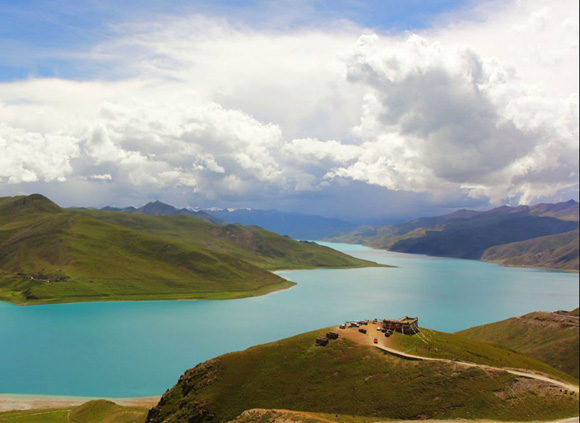 Yamdroktso Lake