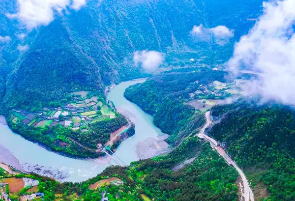 First Bend of the Yangtze River
